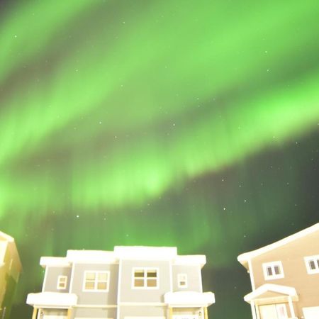 オーロラ デラックス ゲストハウス イエローナイフ エクステリア 写真